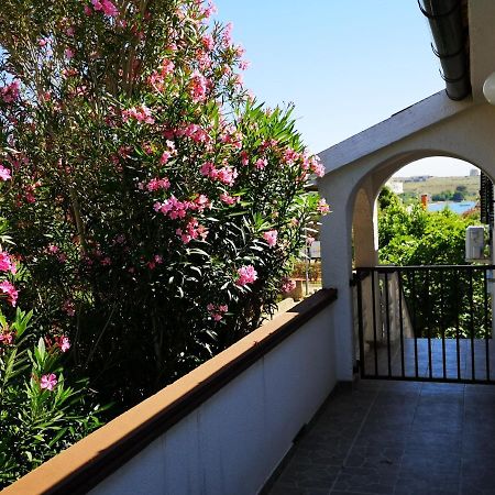 Apartments Mint Povljana - 50M From Sandy Beach Exterior foto