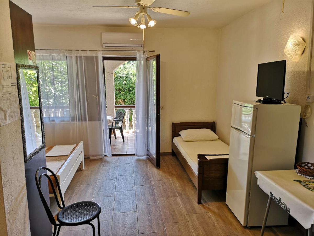 Apartments Mint Povljana - 50M From Sandy Beach Exterior foto